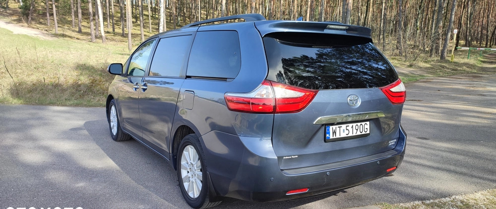 Toyota Sienna cena 114900 przebieg: 143600, rok produkcji 2015 z Kobyłka małe 211